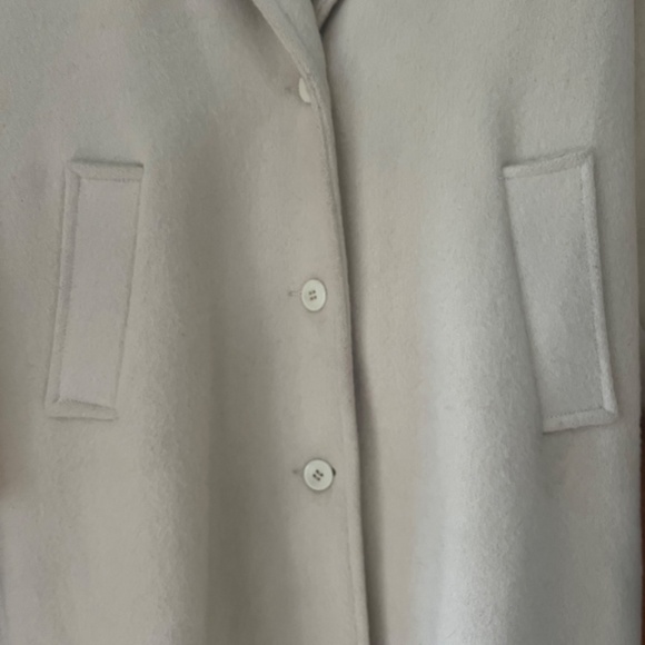 100% wool cream coat made in Canada - Picture 6 of 11